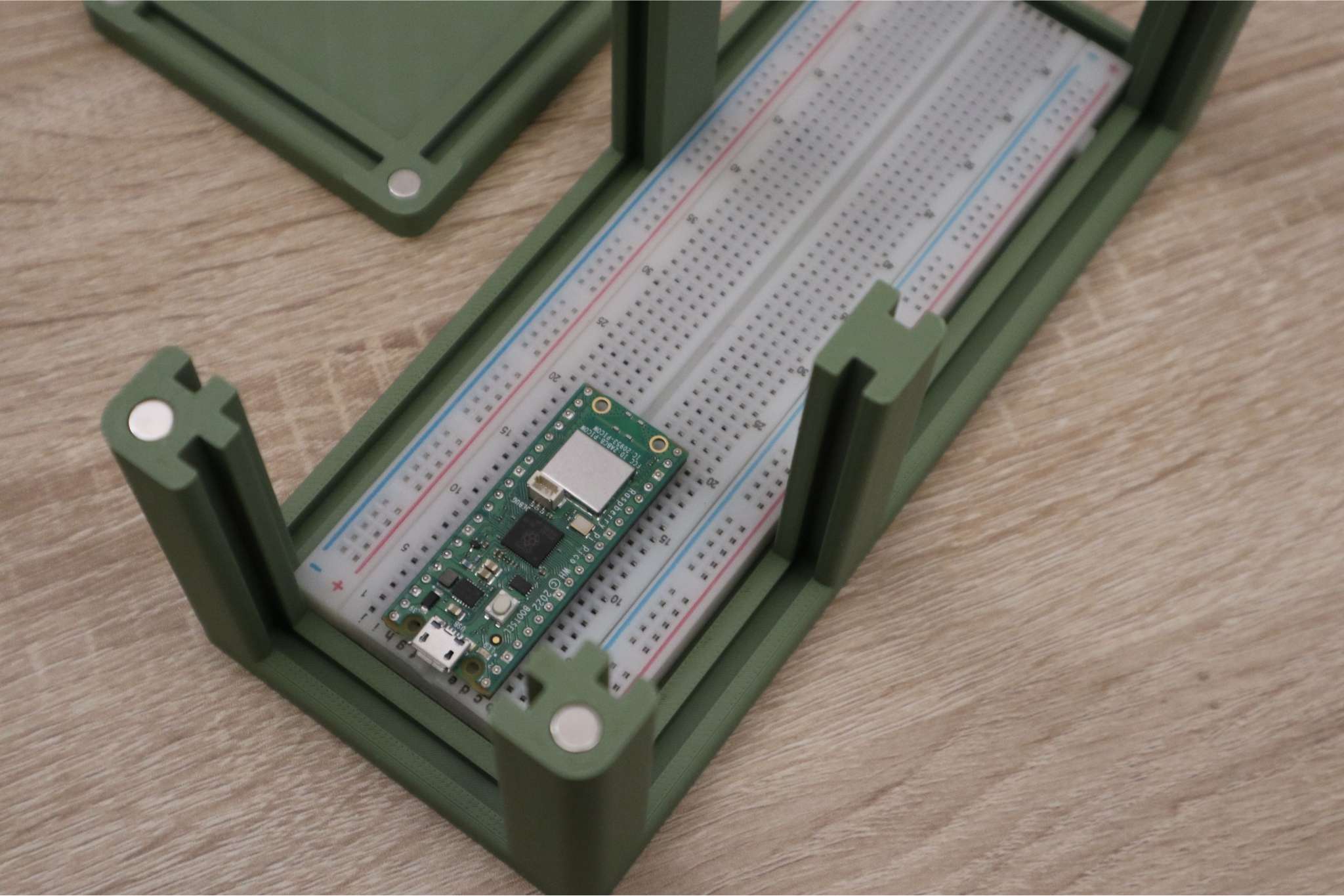 Breadboard im Boden